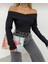 Yakası Çapraz Bant Detaylı Omzu Açık Madonna Yaka Uzun Kol Slim Fit Dar Likralı Crop Bluz 1