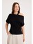 Degaje Yaka Dökümlü Bluz 2