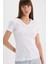 Slim Fit Dar Kesim V Yaka Ribana Basic Düz Kısa Kollu Beyaz Tişört I1080AZ25SP 1