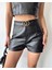 Deri Tokalı Mini Şort 2