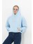 Kadın Bebe Mavisi Kanguru Cep Şardonlu Kapüşonlu Regular Fit Sweatshirt 3