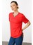 Kadın Yakası Yırtmaçlı ve Işlemeli T-Shirt 25768 Mercan 2
