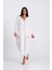 Kadın Beyaz V Yaka Sırtı ve Cepleri Kabartma Nazar Boncuğu Baskılı Oversize Uzun Gömlek Elbise 2