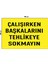 Metal Çalışırken Başkalarını Tehlikeye Sokmayın 20 x 30 cm A4 Büyüklüğünde Uyarı Levhası Yönlendir 1