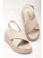 24422-1164 Bej Dolgu Topuk Kadın Sandalet 3