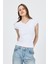 Beyaz V Yaka Düğmeli Cep Detaylı Slim Fit Tişört 2213 1