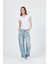Beyaz V Yaka Düğmeli Cep Detaylı Slim Fit Tişört 2213 2