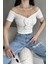 Kayık Yaka Gül Detaylı Crop Bluz 1