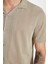 Erkek Slim Fit Örme Kumaş Apaş Yaka Rahat Kullanım Kısa Kol Bej Gömlek 3