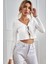 Kadın Beyaz Uzun Kollu Önden Bağlama Detaylı Crop Top Bluz 1