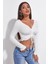 Kadın Beyaz Uzun Kollu Büzdürme Bağcık Detaylı Crop Top Bluz 3