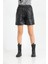 Cep ve Lastik Detaylı Kadın Deri Şort - Siyah 1