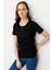 Kadın Yakası Düğmeli Pamuk Kaşkorse T-Shirt Siyah 2