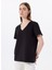 V Yaka Nakışlı Siyah Kadın T-Shirt M5SL-TST1848 3