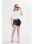 Kadın Beyaz Yuvarlak Yaka Oversize Yandan Yırtmaçlı T-Shirt Tişört 4