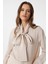 Bej Yakası Fularlı Kadın Gömlek 3