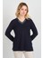 Kadın V Yaka ve Yakası Metal Aksesuarlı Uzun Kol Anne Bluz 5713 Lacivert 3
