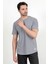 Erkek Bisiklet Yaka Etiket Detaylı Dokulu T-Shirt Açık Gri - 2743 1