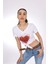 Kırmızı Kalp Detaylı Bağlamalı Beyaz Crop T-Shirt - Pia Velle 5
