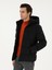 Erkek Siyah Kaz Tüyü Mont 50296936-VR046 <p STYLE="PADDING-BOTTOM:10PX;">ŞEHIR Hayatının Dinamizmine ve Doğa Koşullarına Uyum Sağlayan Siyah Kapüşonlu Mont, Soğuk Havalarda Maksimum Koruma ve Stil Sunar. Fonksiyonel Tasarımı, Şık Görünümü ve Konforlu Yapısıyla Modern Erkek Stilinin Vazgeçilmezlerinden Biri Olur. Basic Fit Kalıbı, Vücuda Rahat Bir Oturuş Sağlarken Hareket Özgürlüğü Sunar ve Gün Boyu Konforlu Bir Kullanım Deneyimi Yaşatır. <p STYLE="PADDING-BOTTOM:10PX;">YUMUŞAK Dokulu ve Dayanıklı Dış Yüzeyi, Rüzgara ve Soğuğa Karşı Üstün Koruma Sağlar. Iç Kısmında Kullanılan Dolgulu Yapı, Isıyı Dengeli Bir Şekilde Muhafaza Ederek Sıcaklık Sunar. Kapüşonlu Yaka Tasarımı, Rüzgârlı ve Yağışlı Havalara Karşı Ekstra Koruma Sağlayarak Montun Işlevselliğini Artırır. Ayarlanabilir Ip Detayları, Kişisel Kullanım Konforunu Destekler ve Kapüşonun Başa Tam Oturmasını Sağlar. <p STYLE="PADDING-BOTTOM:10PX;">ÖN Yüzeyde Yer Alan Fermuarlı Kapanış Detayı, Pratik Bir Kullanım Sunarken, Yan Cepler Elleri Sıcak Tutarak Işlevselliği Artırır. Kolların Uç Kısmında Yer Alan Elastik Manşetler, Soğuk Havanın Içeri Sızmasını Engelleyerek Ekstra Sıcaklık Sağlar. Omuz Bölgesinde Konumlandırılan Minimal Logo Detayı, Tasarıma Modern ve Şık Bir Dokunuş Ekler. <p STYLE="PADDING-BOTTOM:10PX;">MODELIN Boyu 189 Cm, Kilosu 72 Kg, Göğüs Ölçüsü 103 Cm, Bel Çevresi 84 Cm, Basen Ölçüsü 100 cm Olup 50 Beden Giymektedir. 1