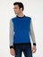 Erkek Saks Slim Fit Kazak 50272470-VR045 <p STYLE="PADDING-BOTTOM:10PX;">GÖZ Alıcı Sax Rengi, Enerjik ve Dinamik Bir Görünüm Sunarak Modanın En Canlı Tonlarından Biri Olmaktadır. Canlı Mavi ile Yeşil Arasında Bir Denge Kuran Sax Rengi, Özellikle Kış Sezonunda Karamsar Havalara Meydan Okuyarak Stilinizi Öne Çıkarmaktadır ve Aydınlatmaktadır. Uzun Kolları, Soğuk Havalarda Ek Koruma Sağlarken, Bisiklet Yaka Detayı Boyun Ise Modern Bir Hava Katmaktadır.aynı Zamanda Bisiklet Yaka Detayı, Boyun Etrafını Şık Bir Şekilde Çerçeveleyerek Modern Bir Hava Katmaktadır. <p STYLE="PADDING-BOTTOM:10PX;">SLIM Fit Kesimi, Vücut Hatlarını Etkileyici Bir Şekilde Ortaya Çıkarırken, Aynı Zamanda Şıklığı Da Ön Plana Çıkarmaktadır. Desenli Dokusu, Sıradanlıktan Uzak Bir Tarz Sunarak Her Ortamda Dikkat Çekmeyi Başarmaktadır. Modelin Boyu 188 Cm, Kilosu 83 Kg, Göğüs Ölçüsü 99 Cm, Bel Ölçüsü 83 cm ve Basen Ölçüsü 106 Cm'dir. Modelin Giydiği Beden 48 Olup, Tam Olarak Vücuda Oturarak Fit Bir Görünüm Sağlamaktadır. Herhangi Bir Kombinle Rahatlıkla Uyum Sağlayan, Zarafeti ve Konforu Bir Arada Sunarak Dolabınızın Vazgeçilmezi Olmaya Adaydır. 3