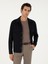 Erkek Koyu Lacivert Regular Fit Ceket 50293355-VR100 <p STYLE="PADDING-BOTTOM:10PX;">MODERN ve Zamansız Tasarımıyla Koyu Lacivert Erkek Ceketi, Stil Sahibi Erkekler Için Kusursuz Bir Seçenek Sunar. Regular Fit Kalıbı, Vücuda Dengeli Bir Oturuş Sağlarken Gün Boyu Konfor Sunar. Şık ve Sofistike Duruşu ile Hem Resmi Hem De Smart-Casual Kombinlere Kolayca Uyum Sağlar. <p STYLE="PADDING-BOTTOM:10PX;">DÜZ Deseni, Minimal ve Zarif Bir Görünüm Sunarken, Klasik Yaka Detayı Cekete Güçlü Bir Karakter Kazandırır. Ön Yüzeyde Yer Alan Simetrik Kapaklı Cepler, Fonksiyonelliği Artırırken Estetik Bir Denge Oluşturur. Önden Düğmeli Kapanış Sistemi, Hem Klasik Bir Görünüm Sunar Hem De Kullanım Kolaylığı Sağlar. <p STYLE="PADDING-BOTTOM:10PX;">YÜKSEK Kaliteli Kumaşı, Yumuşak Dokusuyla Gün Boyu Rahatlık Sunarken Dayanıklı Yapısı Uzun Ömürlü Kullanım Imkanı Tanır. Hafif ve Nefes Alabilen Dokusu, Mevsim Geçişlerinde Ideal Bir Kullanım Deneyimi Sunar. Koyu Lacivert Tonu, Güçlü Bir Tarz Yaratırken, Nötr Renkli Parçalarla Kolayca Kombinlenebilir. Açık Renkli Pantolonlarla Kontrast Oluştururken, Koyu Tonlarla Birleştiğinde Klasik Bir Uyum Yakalar. Günlük Şehir Hayatında, Iş Ortamlarında Veya Sosyal Etkinliklerde Rahatlıkla Tercih Edilebilir. <p STYLE="PADDING-BOTTOM:10PX;">MODELIN Boyu 189 Cm, Kilosu Ise 72 Kg’dır. Modelin Göğüs Ölçüsü 103 Cm, Bel Ölçüsü 84 cm ve Basen Ölçüsü 100 Cm’dir. Model Üzerindeki Ürün Bedeni Ise 50'dir. 1