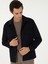 Erkek Koyu Lacivert Regular Fit Ceket 50293355-VR100 <p STYLE="PADDING-BOTTOM:10PX;">MODERN ve Zamansız Tasarımıyla Koyu Lacivert Erkek Ceketi, Stil Sahibi Erkekler Için Kusursuz Bir Seçenek Sunar. Regular Fit Kalıbı, Vücuda Dengeli Bir Oturuş Sağlarken Gün Boyu Konfor Sunar. Şık ve Sofistike Duruşu ile Hem Resmi Hem De Smart-Casual Kombinlere Kolayca Uyum Sağlar. <p STYLE="PADDING-BOTTOM:10PX;">DÜZ Deseni, Minimal ve Zarif Bir Görünüm Sunarken, Klasik Yaka Detayı Cekete Güçlü Bir Karakter Kazandırır. Ön Yüzeyde Yer Alan Simetrik Kapaklı Cepler, Fonksiyonelliği Artırırken Estetik Bir Denge Oluşturur. Önden Düğmeli Kapanış Sistemi, Hem Klasik Bir Görünüm Sunar Hem De Kullanım Kolaylığı Sağlar. <p STYLE="PADDING-BOTTOM:10PX;">YÜKSEK Kaliteli Kumaşı, Yumuşak Dokusuyla Gün Boyu Rahatlık Sunarken Dayanıklı Yapısı Uzun Ömürlü Kullanım Imkanı Tanır. Hafif ve Nefes Alabilen Dokusu, Mevsim Geçişlerinde Ideal Bir Kullanım Deneyimi Sunar. Koyu Lacivert Tonu, Güçlü Bir Tarz Yaratırken, Nötr Renkli Parçalarla Kolayca Kombinlenebilir. Açık Renkli Pantolonlarla Kontrast Oluştururken, Koyu Tonlarla Birleştiğinde Klasik Bir Uyum Yakalar. Günlük Şehir Hayatında, Iş Ortamlarında Veya Sosyal Etkinliklerde Rahatlıkla Tercih Edilebilir. <p STYLE="PADDING-BOTTOM:10PX;">MODELIN Boyu 189 Cm, Kilosu Ise 72 Kg’dır. Modelin Göğüs Ölçüsü 103 Cm, Bel Ölçüsü 84 cm ve Basen Ölçüsü 100 Cm’dir. Model Üzerindeki Ürün Bedeni Ise 50'dir. 3