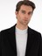 Erkek Siyah Yün Karışımlı Ex. Slim Fit Palto 50293650-VR046 <p STYLE="PADDING-BOTTOM:10PX;">%67 Yün, %29 Dayanaklı Sentetik Lif, %3 Poliamid ve %1 Pamuk Karışımından Üretilmiş Olan Siyah Palto, Üstün Kalite ve Konforu Bir Arada Sunar. Yüksek Yün Oranı Sayesinde Doğal Bir Sıcaklık Sağlar ve Soğuk Havalarda Vücudu Korur. Dayanaklı Sentetik Lif ve Poliamid Karışımı Ise Dayanıklılığı Artırarak Uzun Yıllar Boyunca Formunu Kaybetmeden Kullanılmasını Sağlar. Ince ve Hafif Pamuk Dokunuşu Ise Ciltle Uyumlu, Yumuşak Bir Temas Sunarak Konfor Seviyesini Yükseltir. <p STYLE="PADDING-BOTTOM:10PX;">EX.SLIM Fit Kesimi, Modern Erkeklerin Stiline Hitap Eden Bir Form Yaratır. Vücudu Nazikçe Saran Kesim, Şık Bir Görünüm Sunarken, Fit Yapısıyla Ince Bir Siluet Oluşturur. Paltonun Kapüşonsuz Tasarımı, Klasik ve Minimalist Bir Hava Katar. Takım Elbise, Gömlek Veya Kravat Gibi Resmi Kıyafetlerle Mükemmel Uyum Sağlar. Kolayca Giyilip Çıkarılabilir ve Vücudu Rahatsız Etmeyen Yapısı ile Dikkat Çeker. Hem Günlük Kullanımda Hem De Özel Günlerde Tercih Edilebilecek Bir Klasik Olan Siyah Palto, Stil Sahibi Erkeklerin Gardırobunda Vazgeçilmez Bir Yer Edinir. <p STYLE="PADDING-BOTTOM:10PX;">MODEL, 48 Beden Palto Giymekte Olup 189 cm Boyunda, 72 kg Ağırlığında, Göğüs Çevresi 103 Cm, Bel Çevresi 84 cm ve Basen Ölçüsü 100 Cm’dir. 2