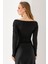 Kadın Kayık Yaka Omzu Büzgü Detaylı Uzun Kollu Bluz Siyah - 2433 6