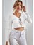 Kadın Beyaz Uzun Kollu Önden Bağlama Detaylı Crop Top Bluz 1