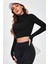 Kadın Siyah Uzun Kol Fermuarlı Parmak Geçme Detaylı Dik Yaka Crop Top Bluz 5