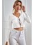 Kadın Beyaz Uzun Kollu Önden Bağlama Detaylı Crop Top Bluz 2