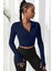Kadın Lacivert Uzun Kol Fermuarlı Parmak Geçme Detaylı Dik Yaka Crop Top Bluz 3