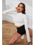 Kadın Beyaz Uzun Kol Fermuarlı Parmak Geçme Detaylı Dik Yaka Crop Top Bluz 4