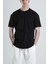 Siyah Halat Detaylı Tasarım T-Shirt 1