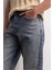 Nakış Detaylı Mavi Jean 2