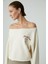 Carıbou Kadın Asimetrik Yakalı Şardonsuz Tek Omzu Açık Baskılı Ekru Sweatshirt 4