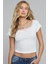 - Kadın Beyaz Göğsü ve Kolları Dantelli Fiyonklu Kısa Kol Crop Top Bluz 3
