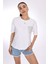 Taş Cepli Basic Beyaz T-Shirt – Sadelikte Işıltı Saklı 5