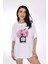 Parfüm Şişesi ve Çiçek Desenli Oversize T-Shirt – Feminen Şıklığın Imzası 1