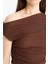 Yeni Sezon Slim Fit Dar Kesim Tek Omuzlu Bürümcük Kısa Kollu Tişört 5