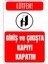 35 x 50 Lütfen Giriş ve Çıkışta Kapıyı Kapatın Folyo Baskı Sticker Uyarı Levhası 1