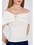 Beyaz Viskoz/yumuşak Kumaş Madonna Yaka Toka Detaylı Bluz 1475 4