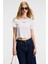 Zeraya Kadın Bisiklet Yaka Kısa Kollu Önde Nakış Detaylı Crop Beyaz T-Shirt 1