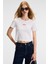 Zeraya Kadın Bisiklet Yaka Kısa Kollu Önde Nakış Detaylı Crop Beyaz T-Shirt 2