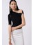 Aksesuar Detay Cutout Siyah Bluz 1