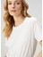 Kırık Beyaz Logo Detaylı Basic T-Shirt 1
