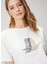 Kırık Beyaz Logo Detaylı T-Shirt 2