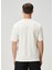 Kırık Beyaz Logo Detaylı T-Shirt 4