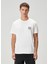 Beyaz Logo Detaylı T-Shirt 1